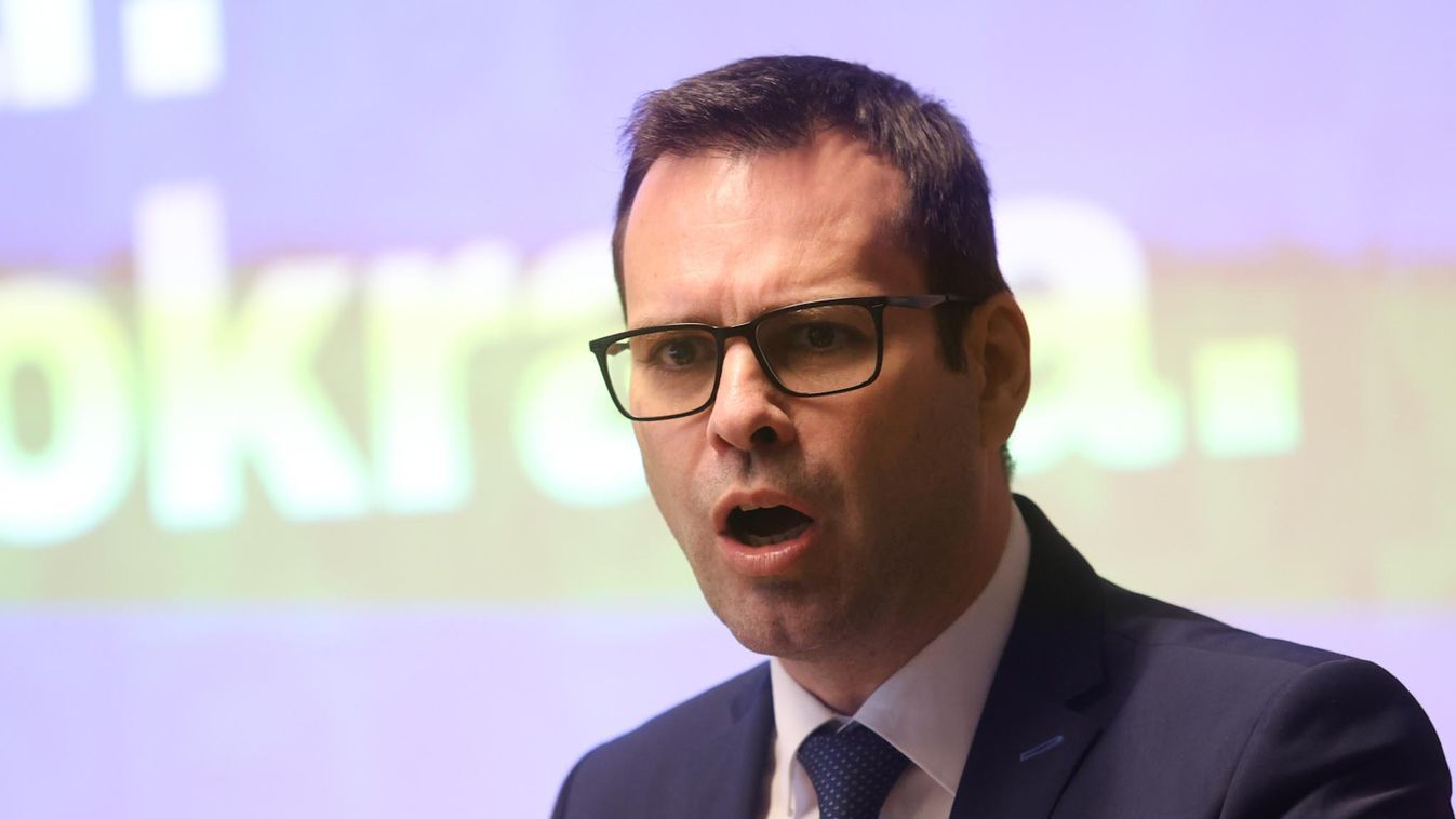 Amikor teljesül a hazai baloldali képviselők álma: itt az európai demokratikus Központ!