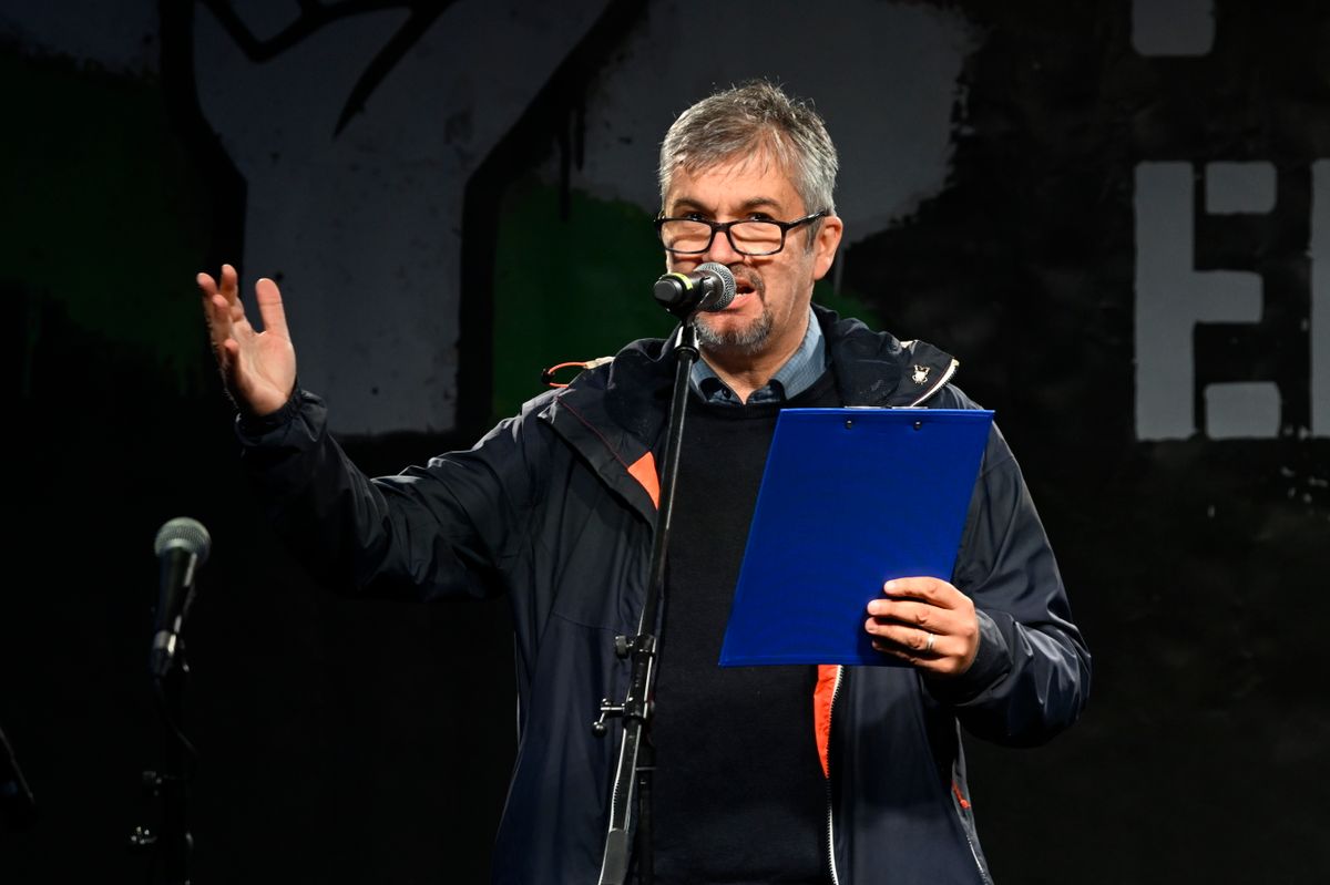 Józan ésszel szinte felfoghatatlan prolihergelésbe kezdett a Hadházy, aki szerint kislakásban élni felér egy “nyúlketreccel” 