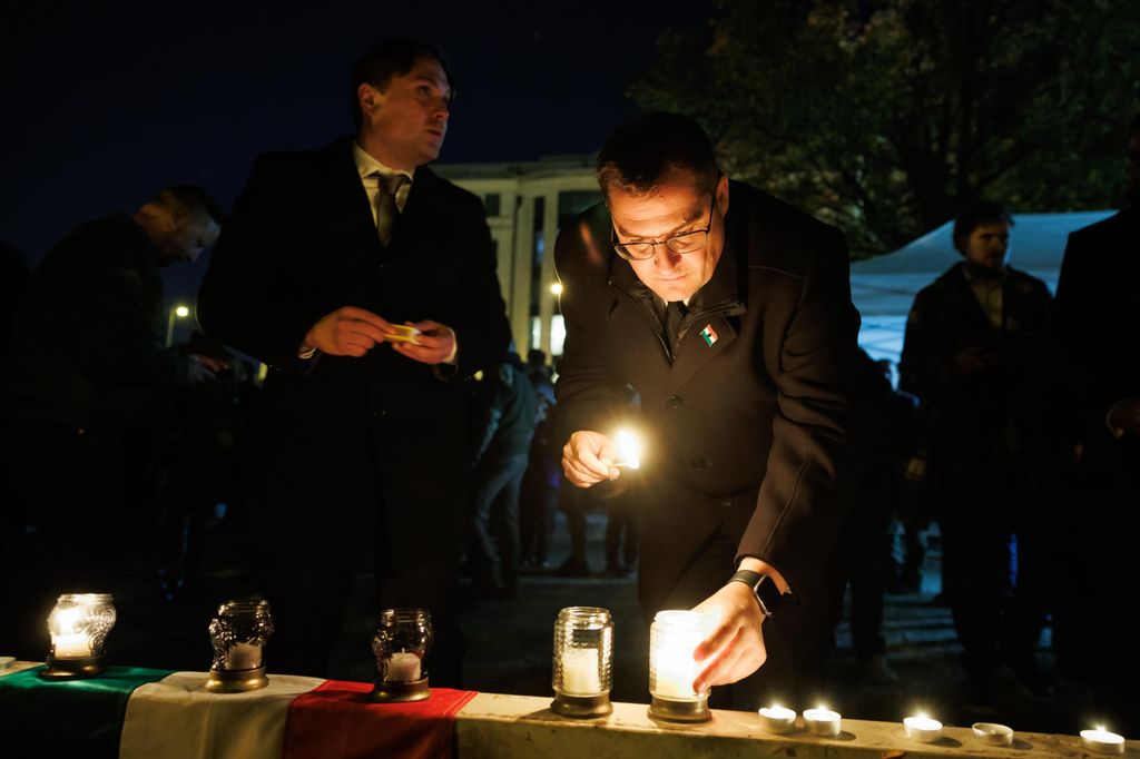 20251104 -- Halhatatlanok napja, Bem tér, Nagy János // fotó: Hatlaczki Balázs