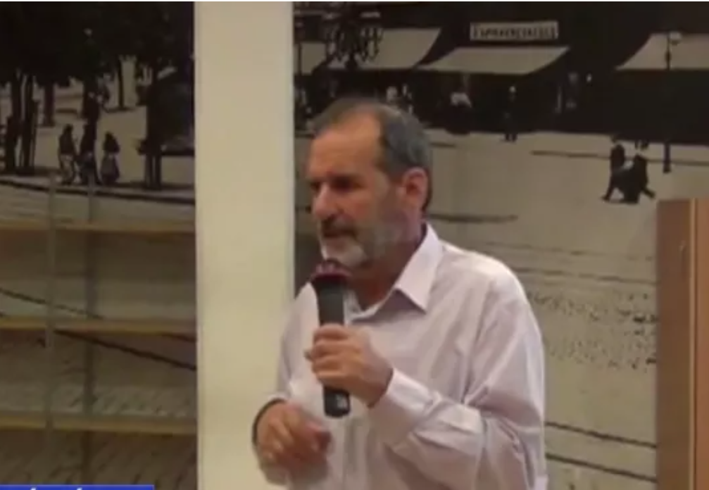 Comming outolt a tiszás politikus