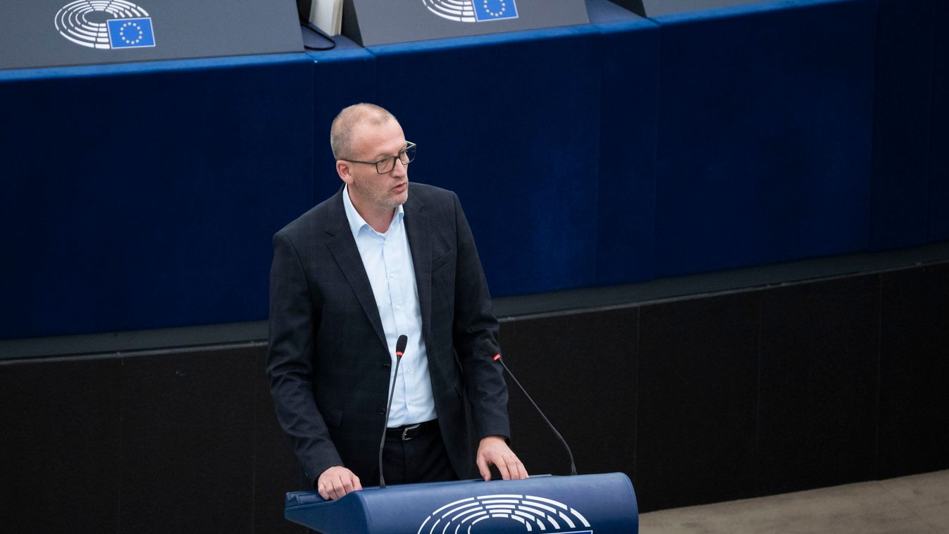 Így védi Tarr Zoltán a USAID pénzeket, amikből a Telexnek is jutott