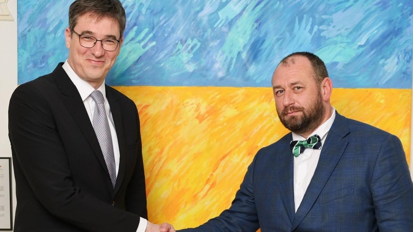 Karácsony Gergőt megtalálta a szerelem az ukrán nagykövet képében