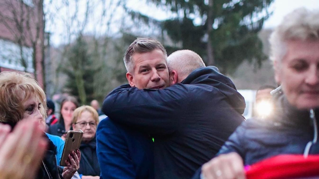 Egyre többen dörgölőznek az ellenzék sorai közül a Tiszához