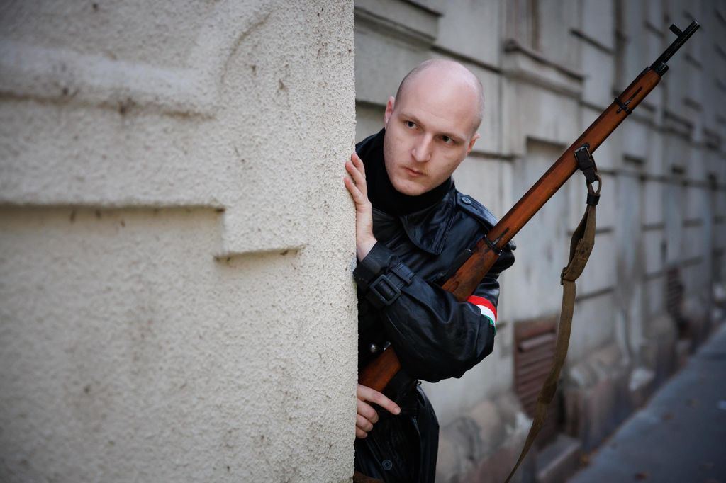 20251104 -- Halhatatlanok napja, Bem tér, hagymányörzők // fotó: Hatlaczki Balázs