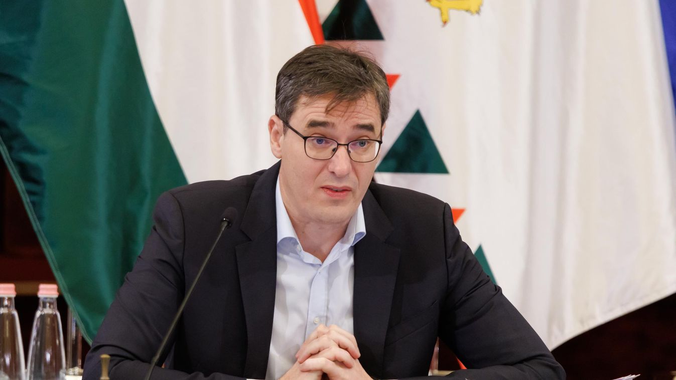 Csak úgy lubickol az áldozatpózban Karácsony, aki nagyon mérges a kormányra, mert az nem oldja meg helyette az általa okozott problémát