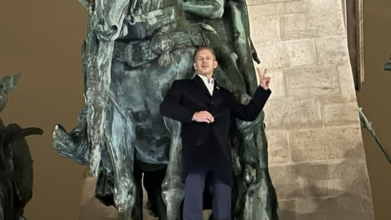 Magyar Péter, mint Árpád fejedelem reinkarnációja - Önarckép, 2025. október 23.