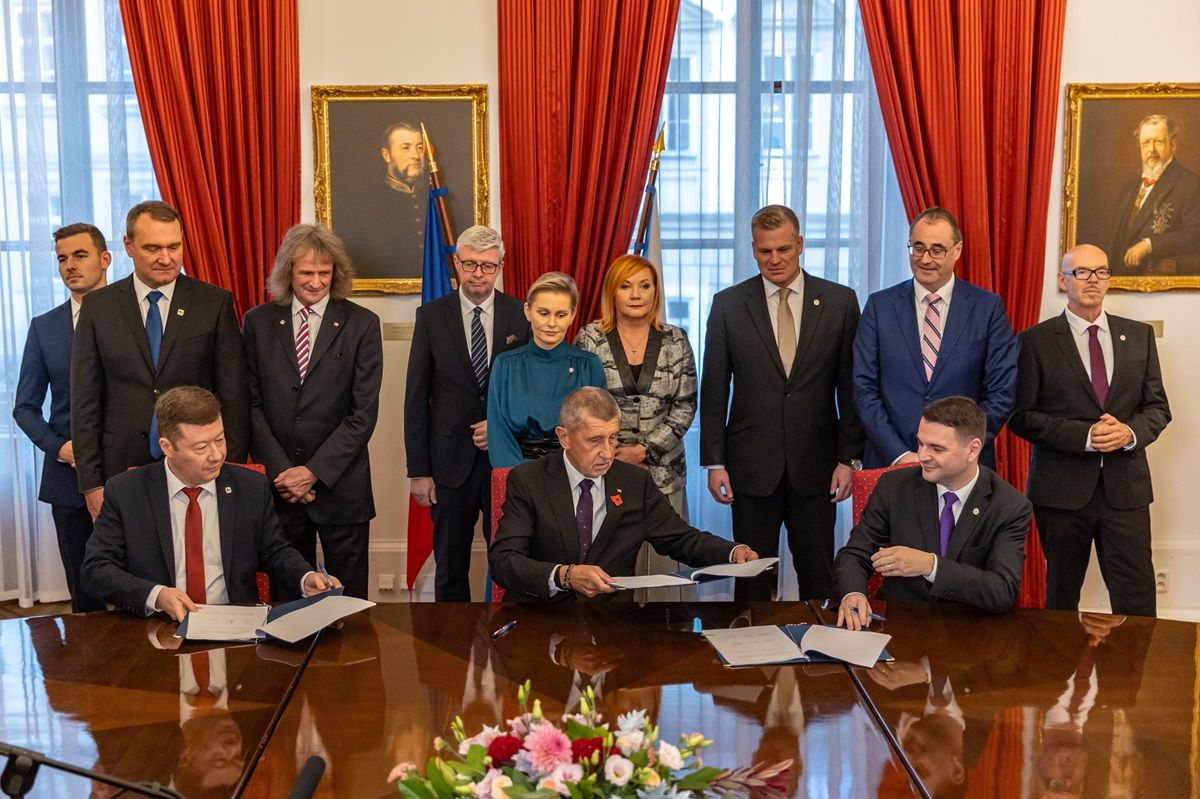 OKAMURA, Tomio; BABIS, Andrej; MACINKA, Petr