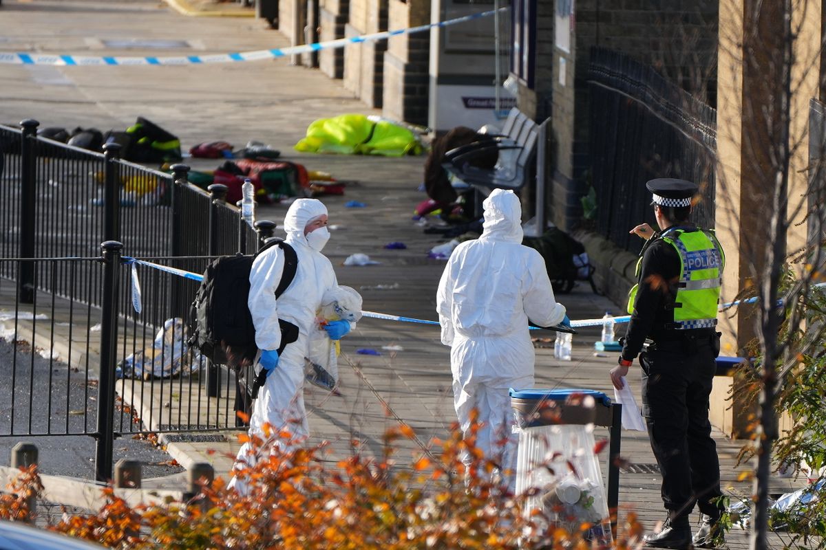 Egy brutális hétvége Angliában, avagy mikor jut el a virtuális világba a Nyugat brutális valósága? - Libz of TikTok