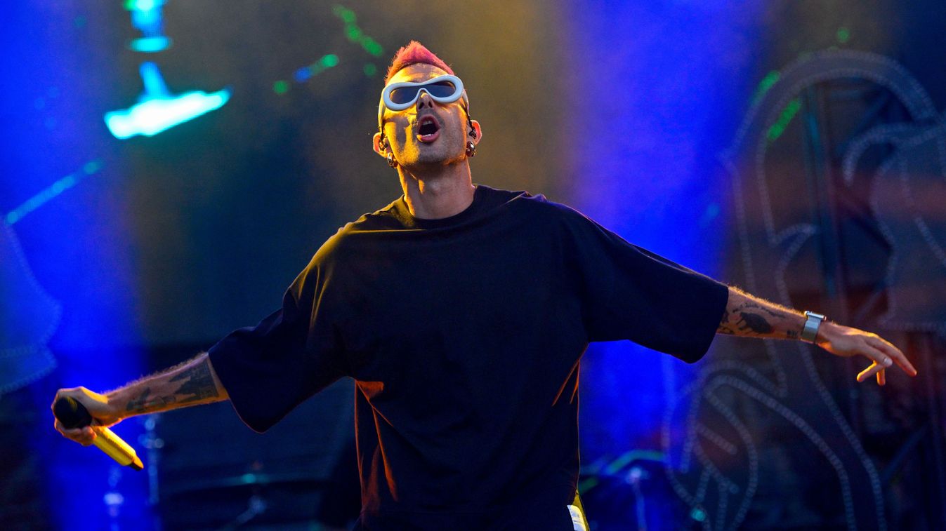 ByeAlex beismerte, az RTL mégis kivár – egyelőre nem veszik le a műsorról az énekest