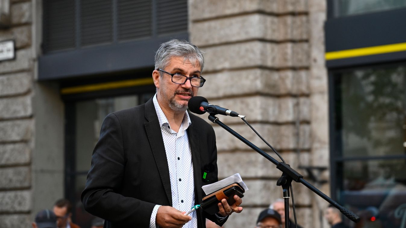 Józan ésszel szinte felfoghatatlan prolihergelésbe kezdett a Hadházy, szerinte, aki egy kis lakásban él, azt a Fidesz zárta egy “nyúlketrecbe”