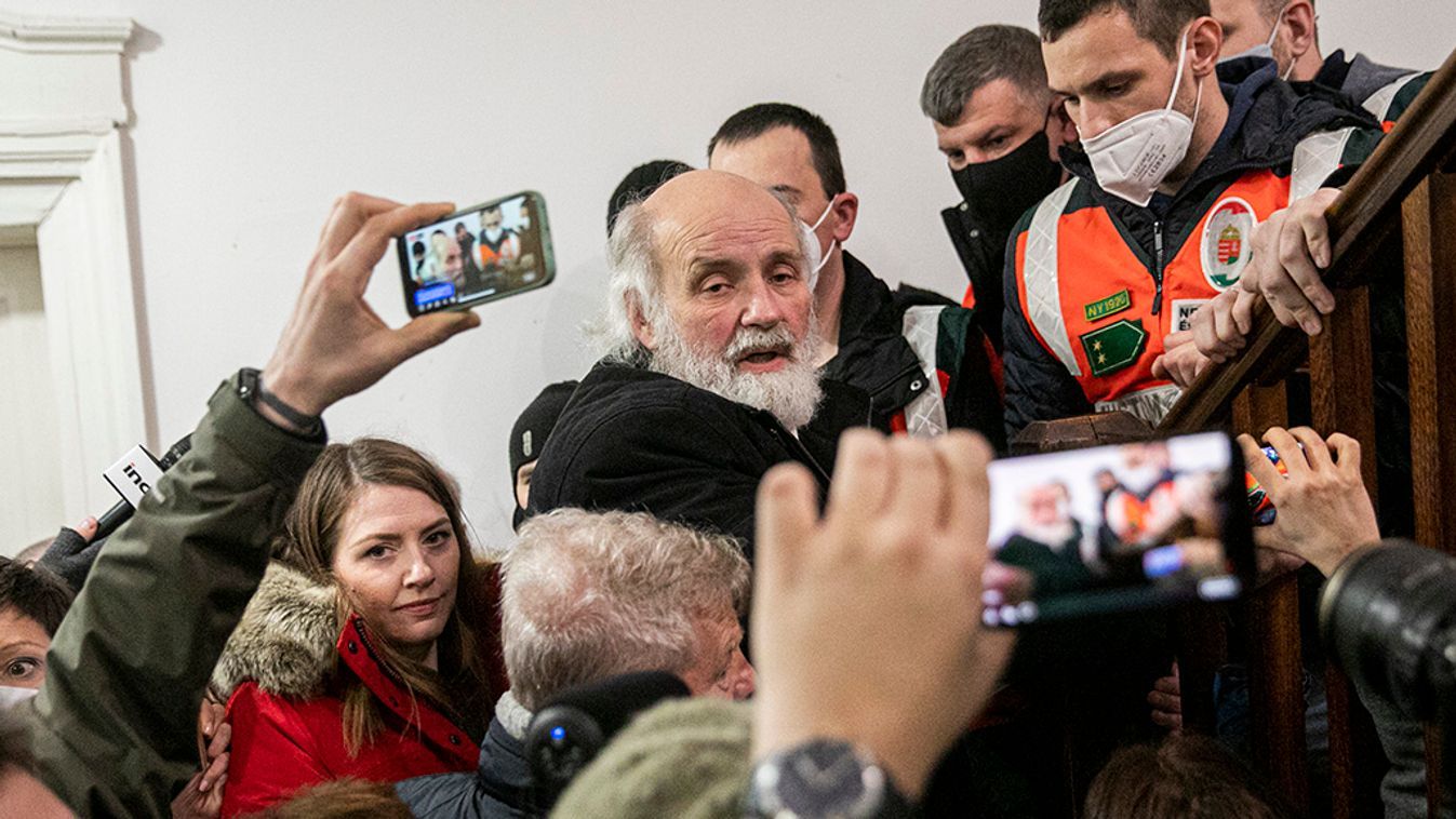 Vádemelés Iványi Gábor és társai ellen - Hivatalos személy elleni erőszak a NAV-kutatásnál