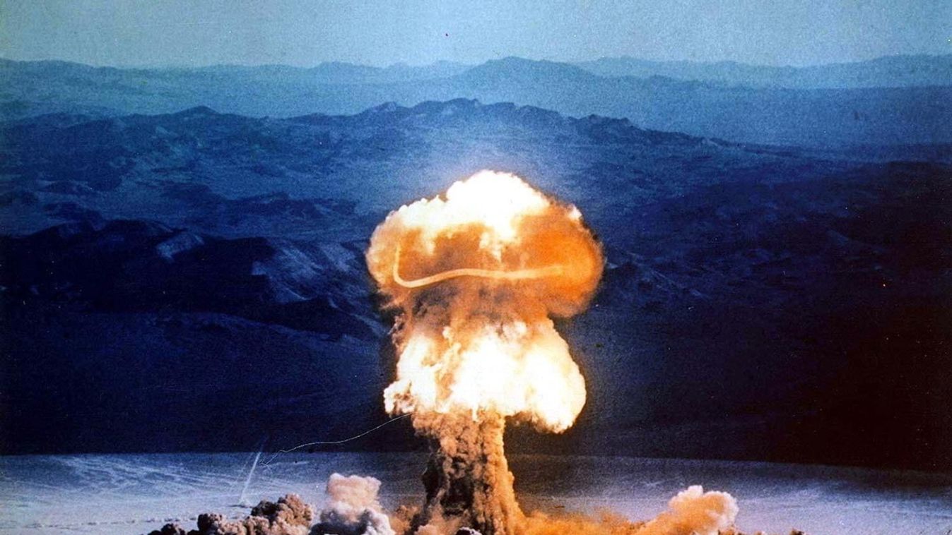 Amerika megkezdi atomfegyverei tesztelését