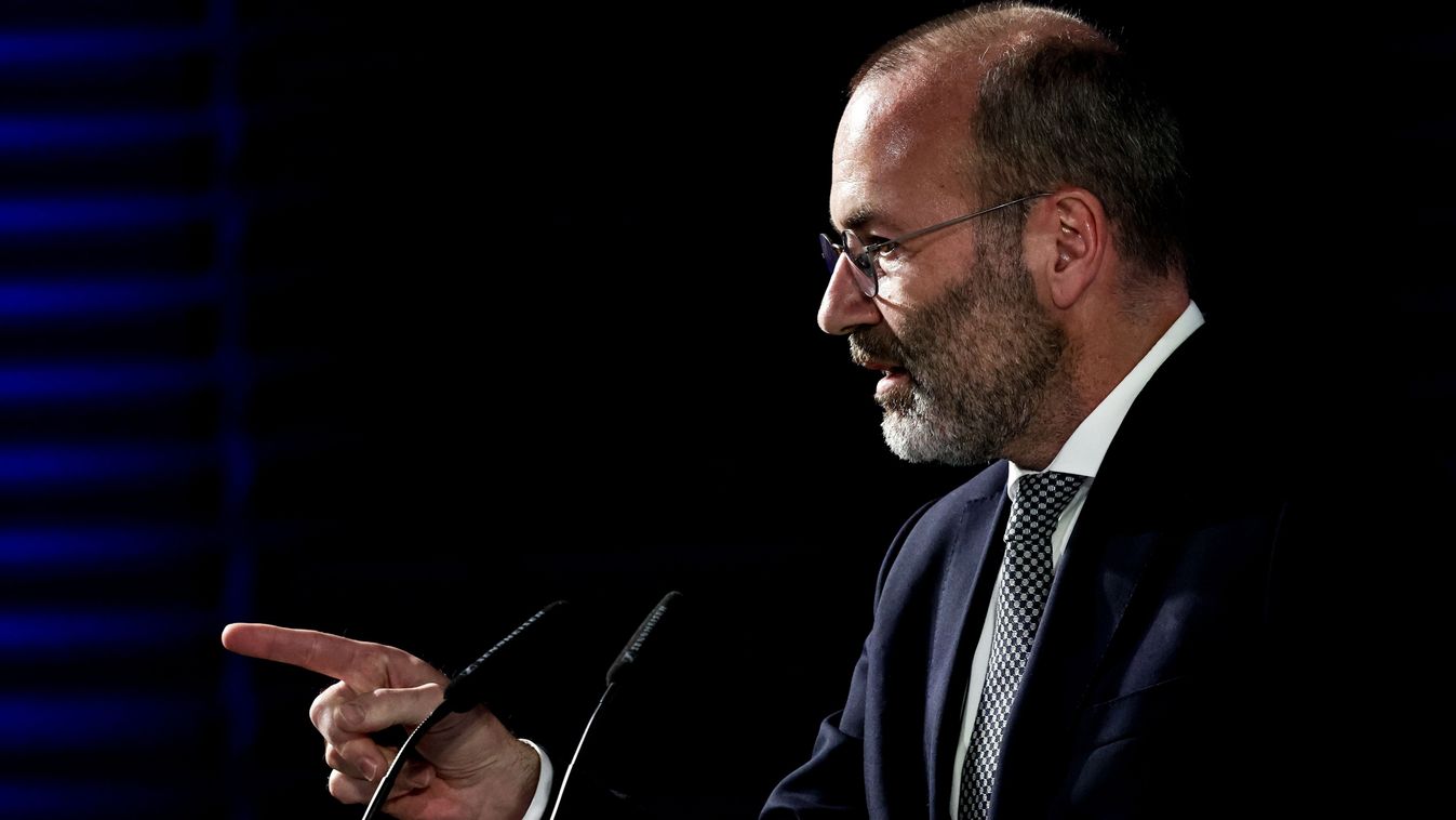 Manfred Weber egy genderfluid Adolf Hitler