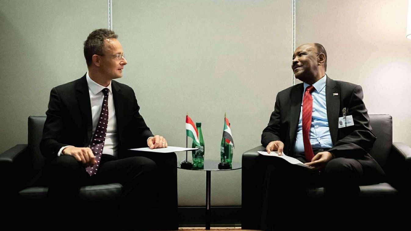 Szijjártó Péter: „Brüsszel migrációs politikája kész öngyilkosság”