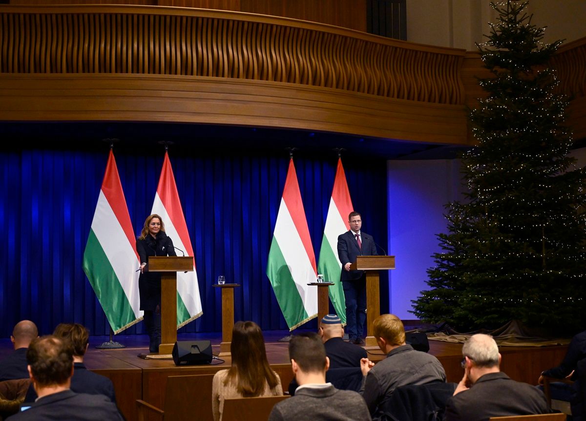 kormányinfó GULYÁS Gergely; VITÁLYOS Eszter