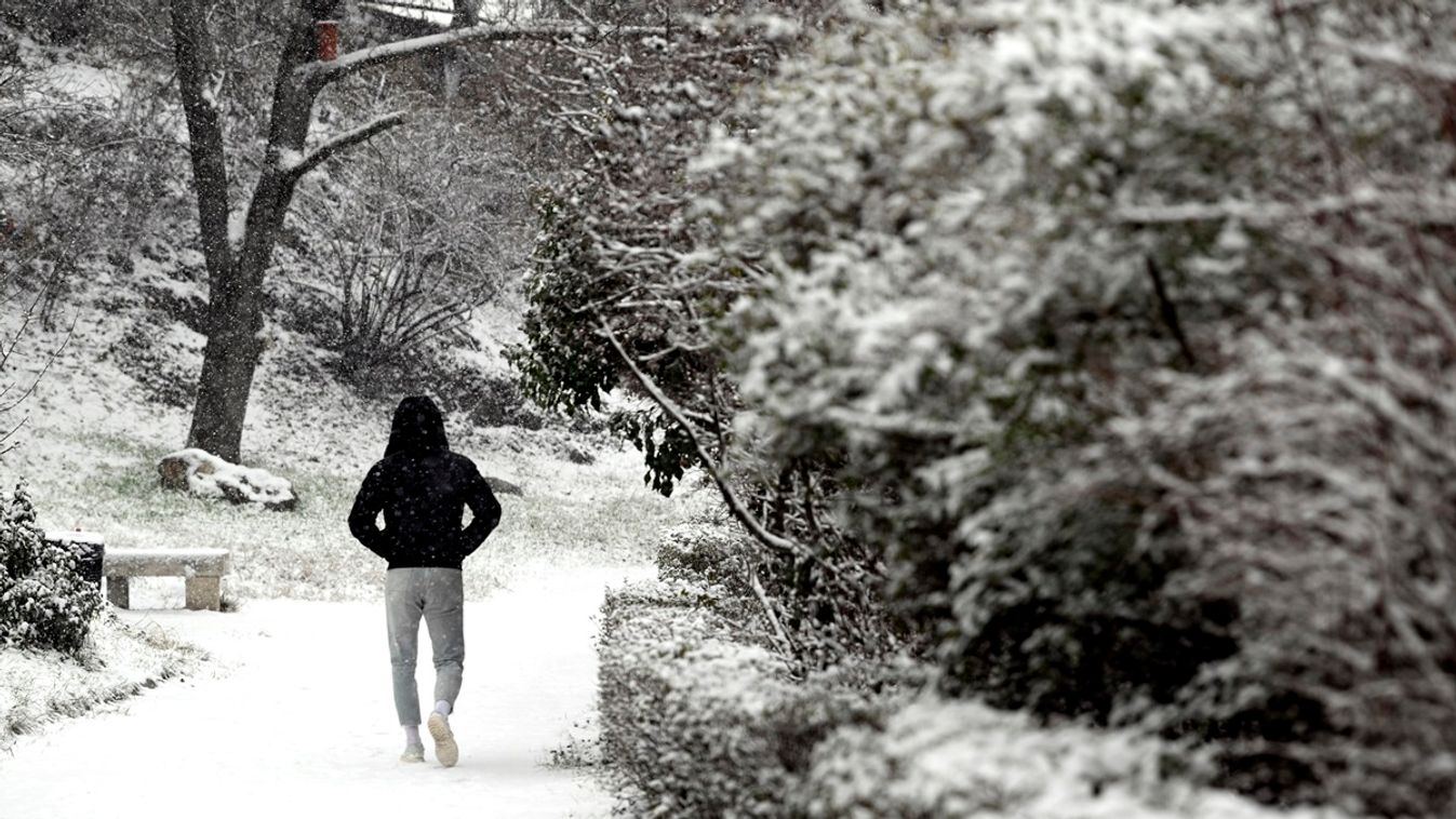 Pánik a fővárosban! – Állítólag fagyott víz fog hullani az égből