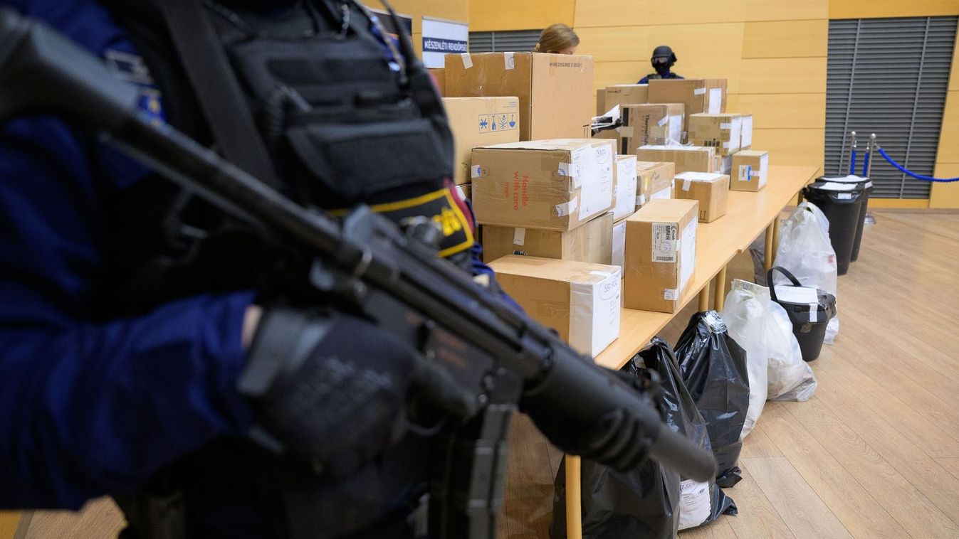 Egy tonna kristályt dobhatott feketepiacra a szolnoki drogdíler banda