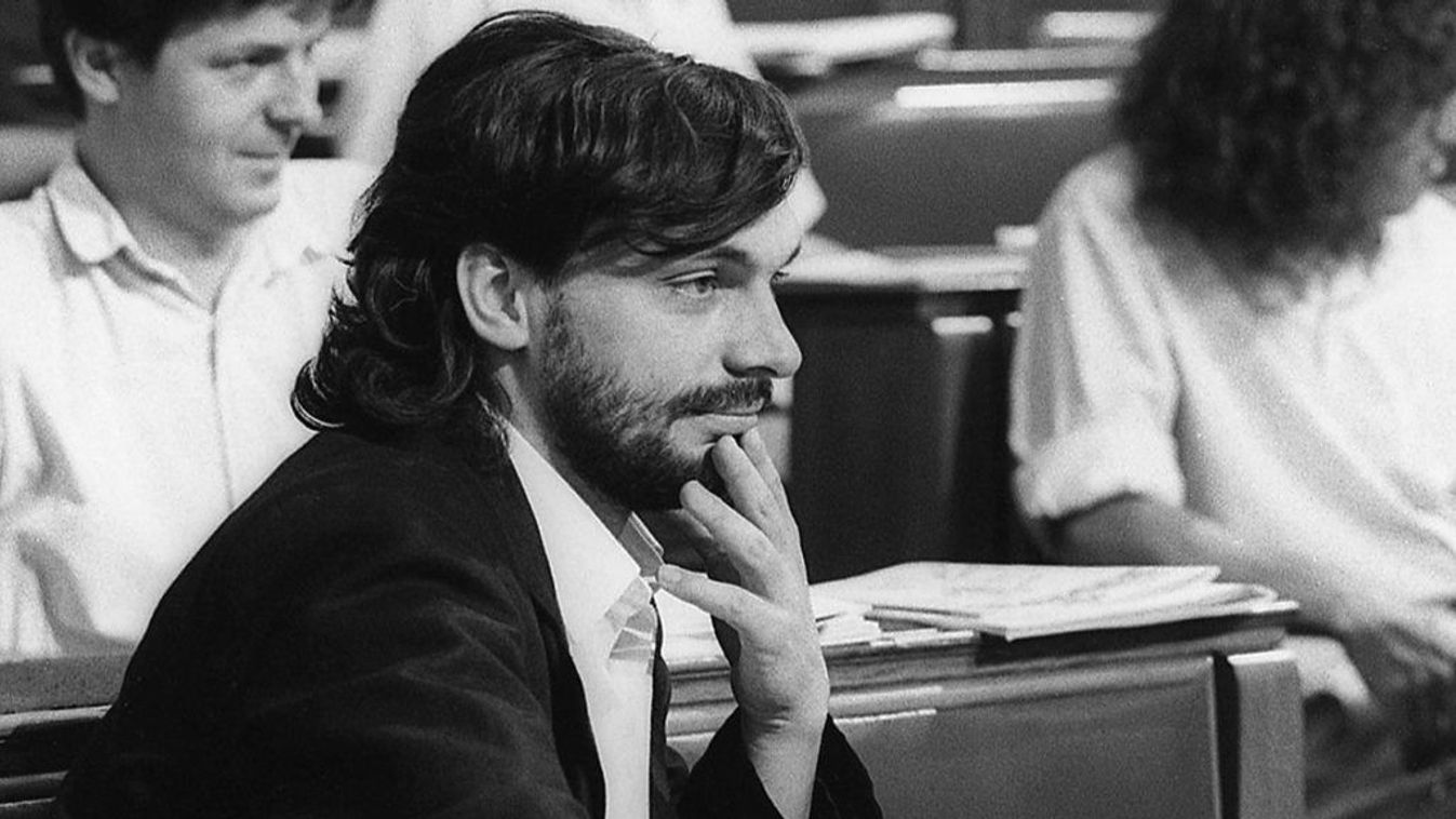 Orbán Viktor a fény a déli égbolton