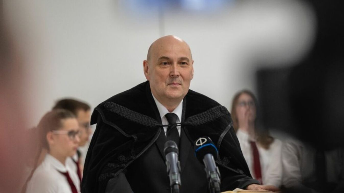 Steinbach József: el kell csendesedni, hogy meghalljuk Isten és a másik ember szavát