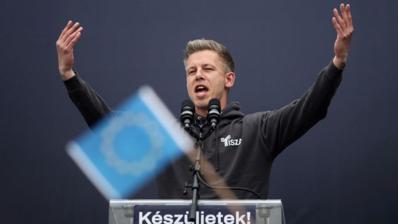 A nap, amikor a MÚOSZ is bepucsított Bütyöknek