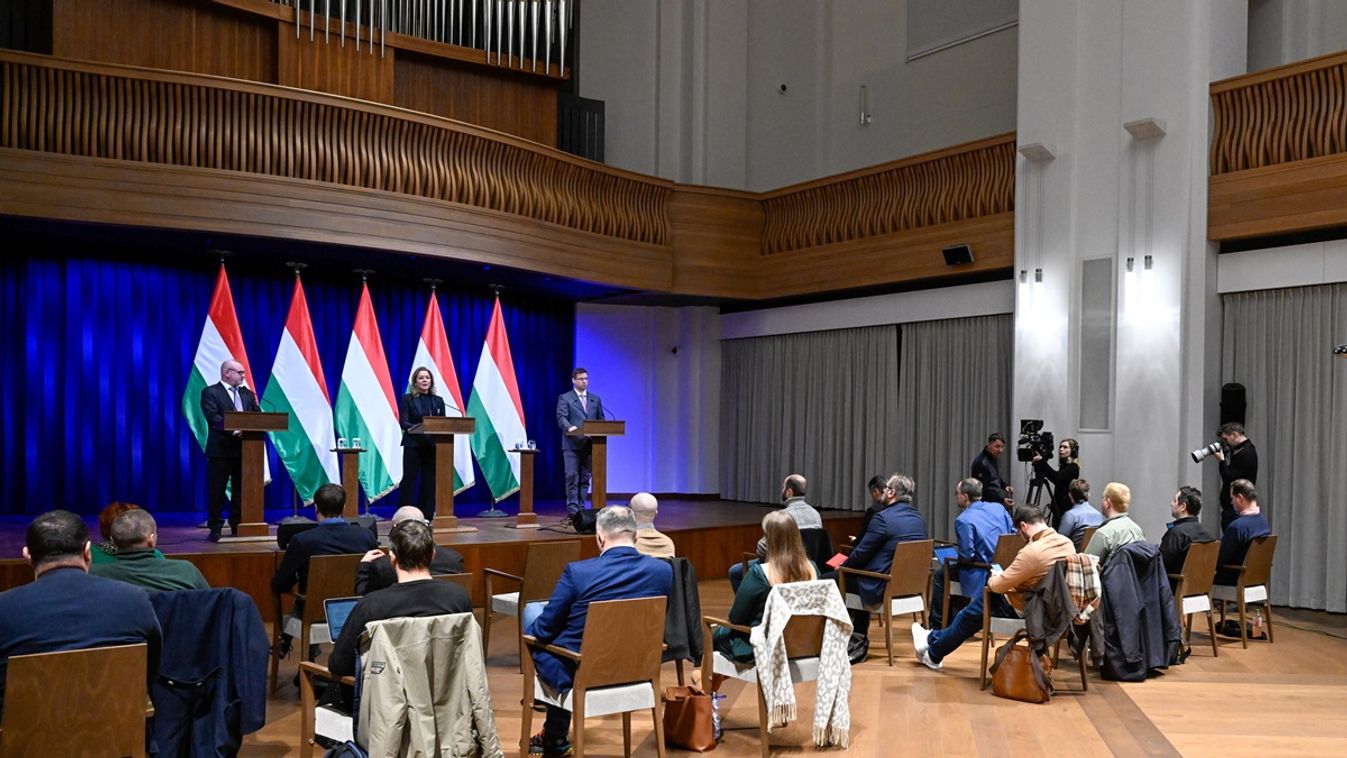 Gulyás Gergely a Kormányinfón: Magyarország a schengeni övezetből is kitiltatja az ukrán kényszersorozókat (ÉLŐ-FRISSÜL)