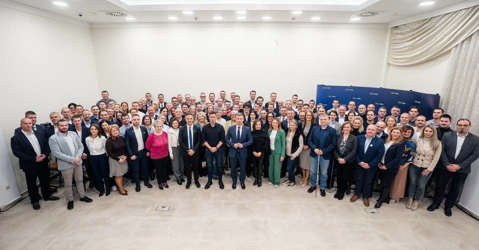 SAJÁT jelöltjeiket sem ismerik