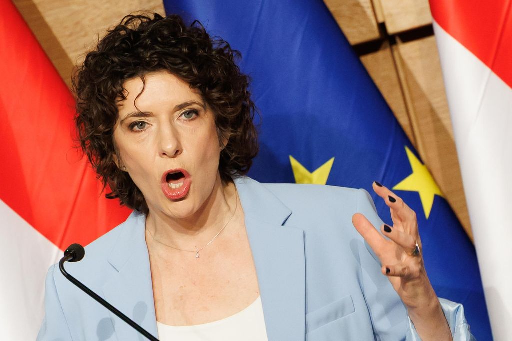 20260131 -- Dobrev Klára évértékelő beszéde a Helia Hotelben. // fotó: Hatlaczki Balázs