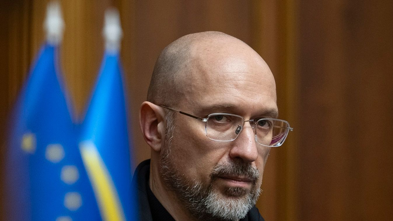 Fél évig húzta - Már a védelmi miniszterét is menesztette Zelenszkij