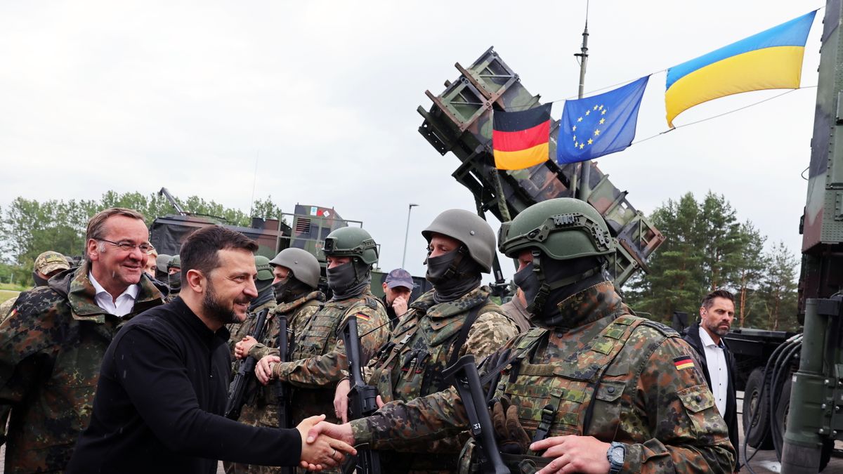 Magyarország lerohanásával fenyeget minket Zelenszkij őrnagya