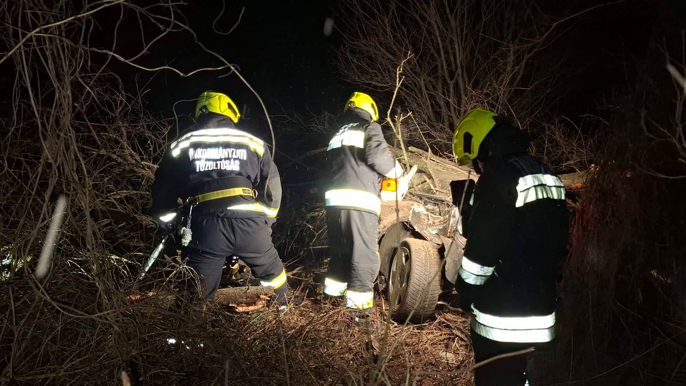 Tűzijátékok és télies utak adtak munkát - 240 tűzoltói beavatkozás, 12 sérülés pirotechnika miatt