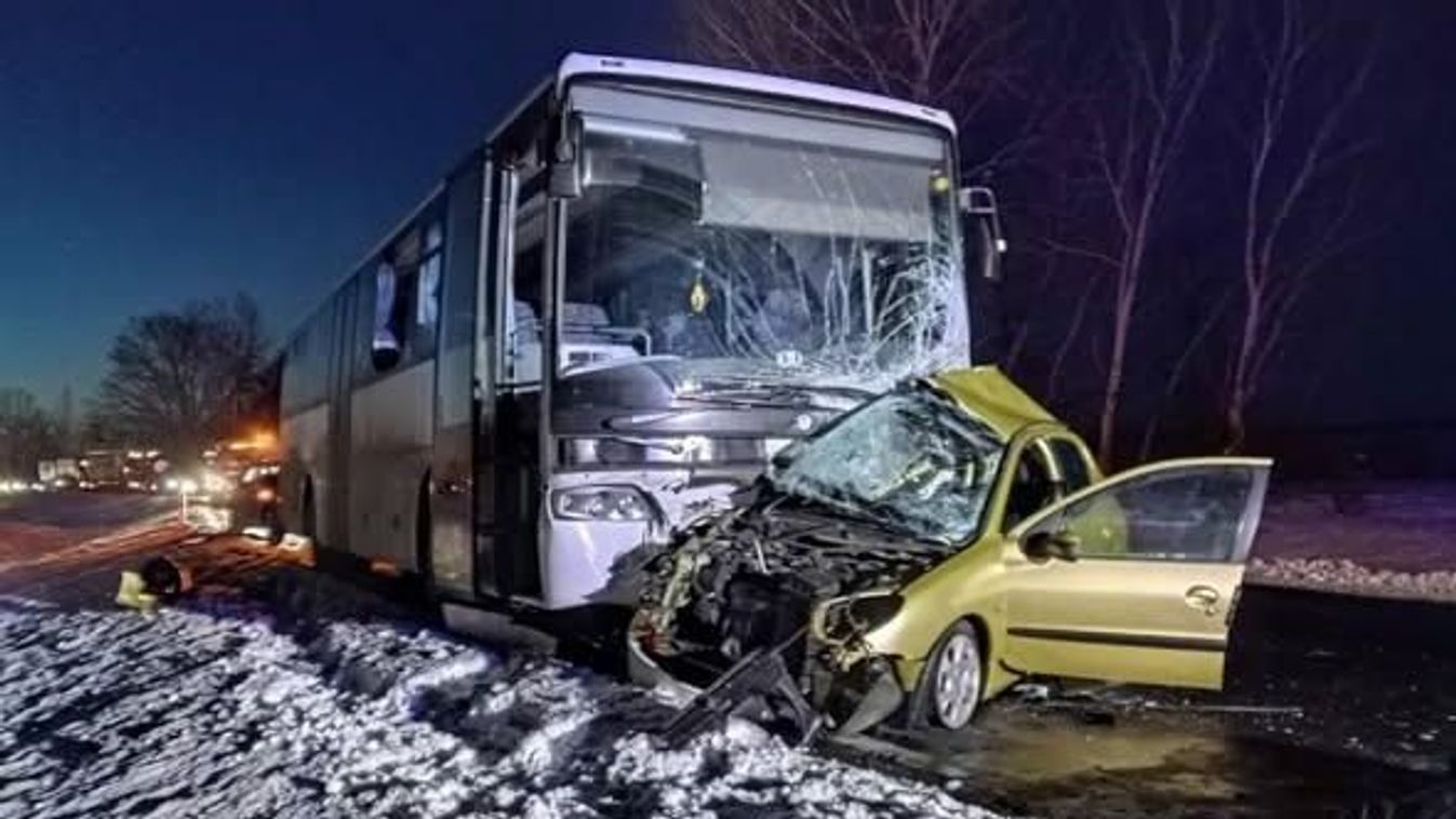 Halálos karambol a Samsung buszával: a dolgozókat a mentők előtt vitték tovább a gyárba