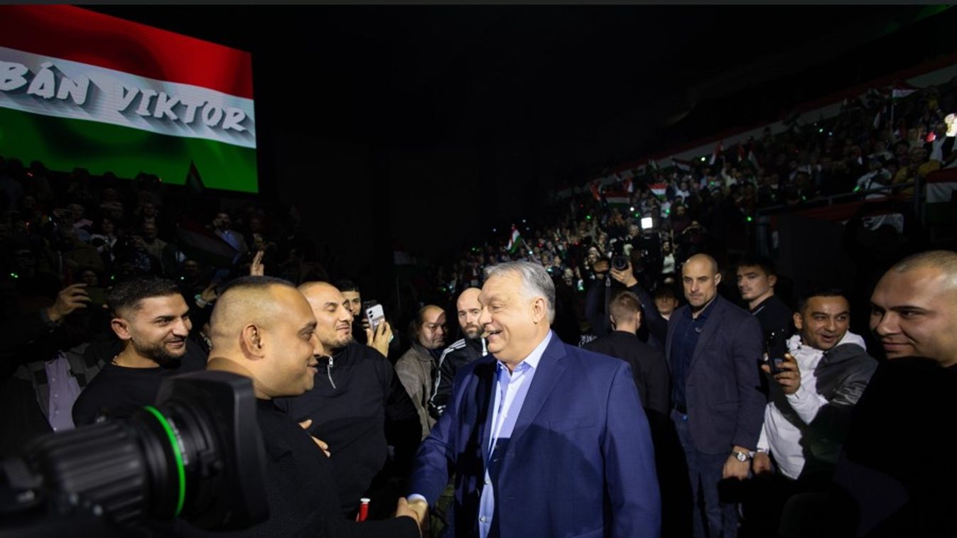 Orbán Viktor értékeli a cigány közösség hozzájárulását.