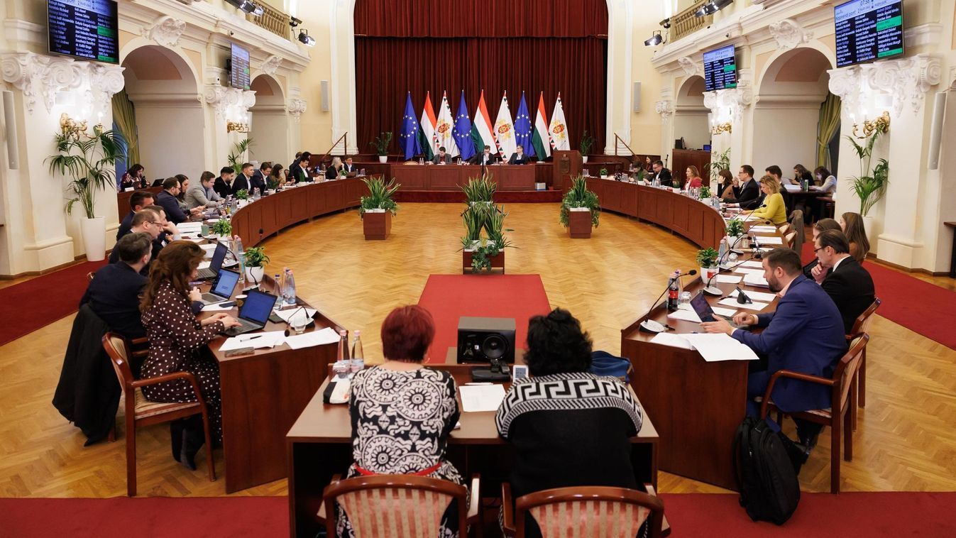 Bohózat mellett hasznos munka is folyt ma a Fővárosi Közgyűlésben