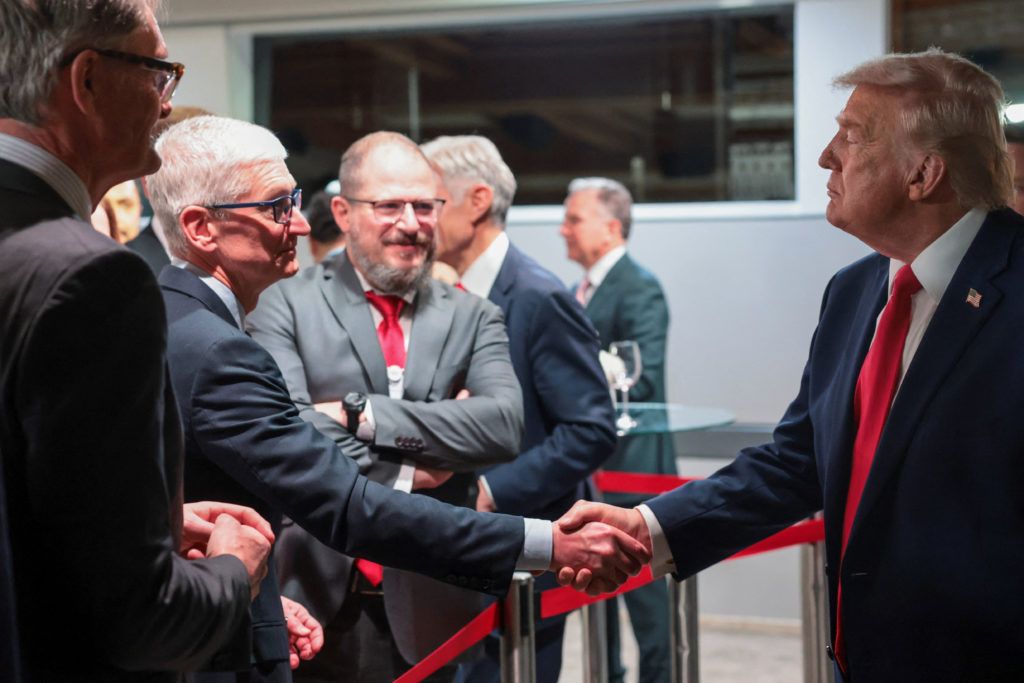 Trump katonai erő helett most a diplomáciára épít