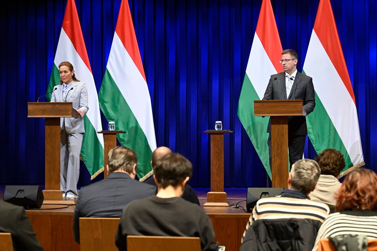 Kormányinfó GULYÁS Gergely; VITÁLYOS Eszter