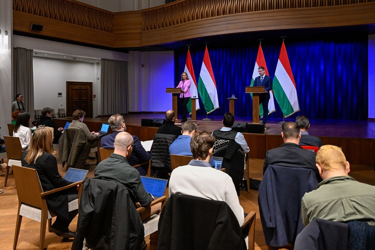 GULYÁS Gergely; VITÁLYOS Eszter