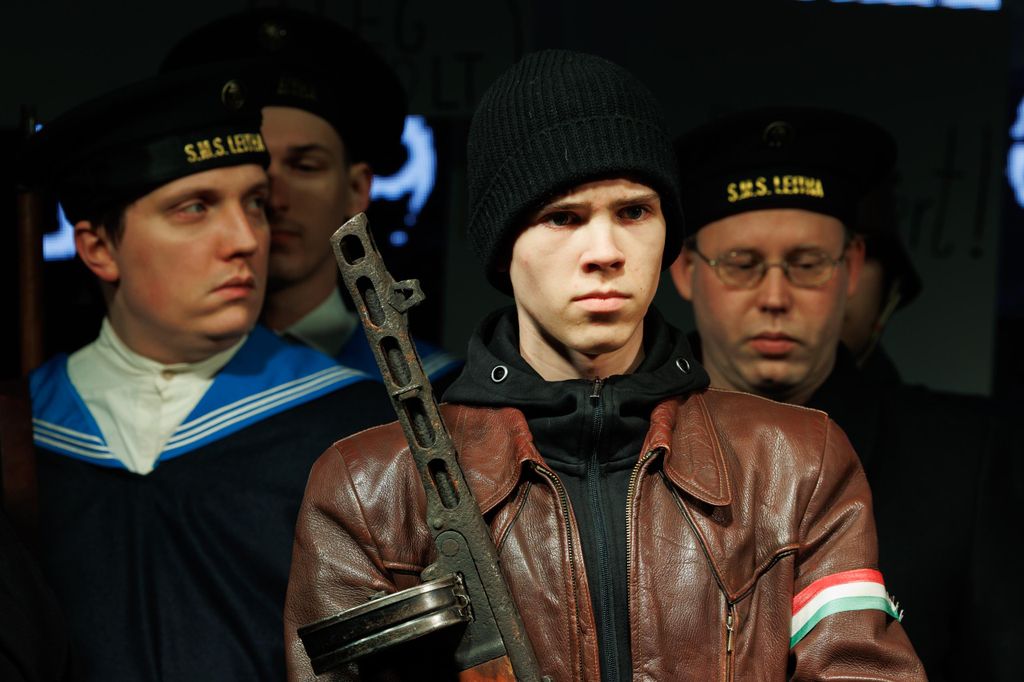 20260224 -- A Nemzeti Maximumért Alapítvány és a PestiSrácok-csapatának emlékműsora a kommunizmus áldozatai emléknapjának előestéjén, a Vértanúk terén. hagyományőrzők // fotó: Hatlaczki Balázs