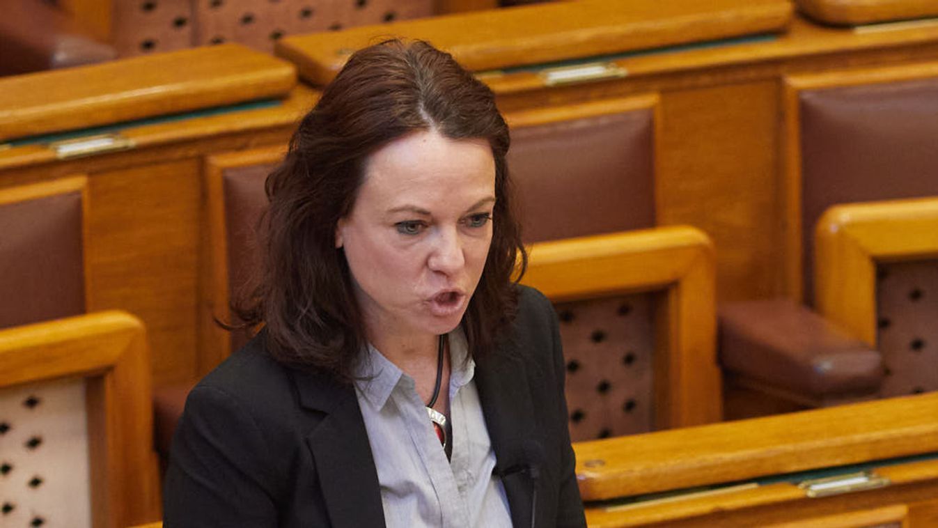 Szabó csakúgy magasztalja balliberális elvtársa "igazságot feltáró" szubjektív doksifilmjét