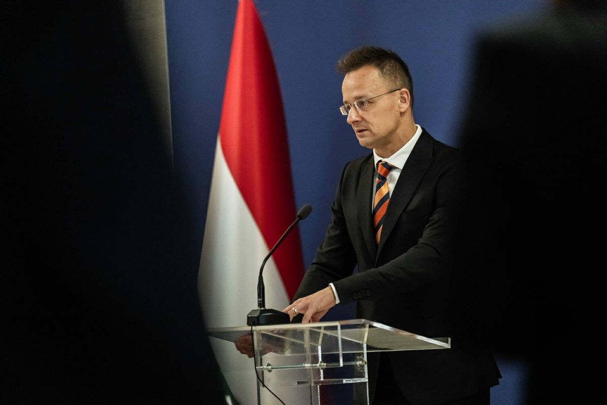 Szijjártó Péter Belgrádban jelentette be, hogy a szerbek segítenek olajügyben és üzent az ukránoknak, hogy mással szórakozzanak.