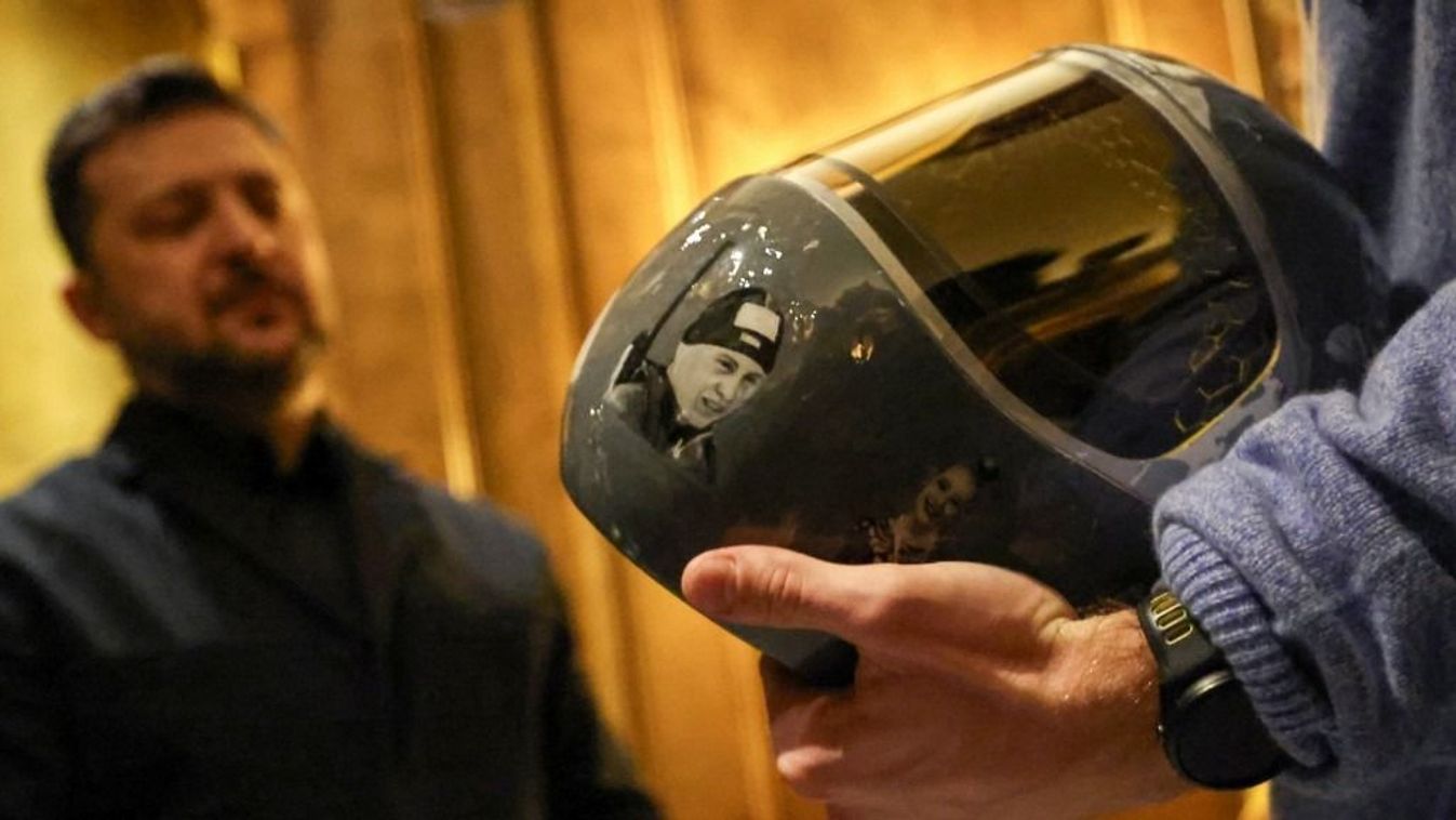 Míg Zelenszkij kitüntette, az oligarcha dollárokkal jutalmazta az ukrán sportoló "bátorságát"