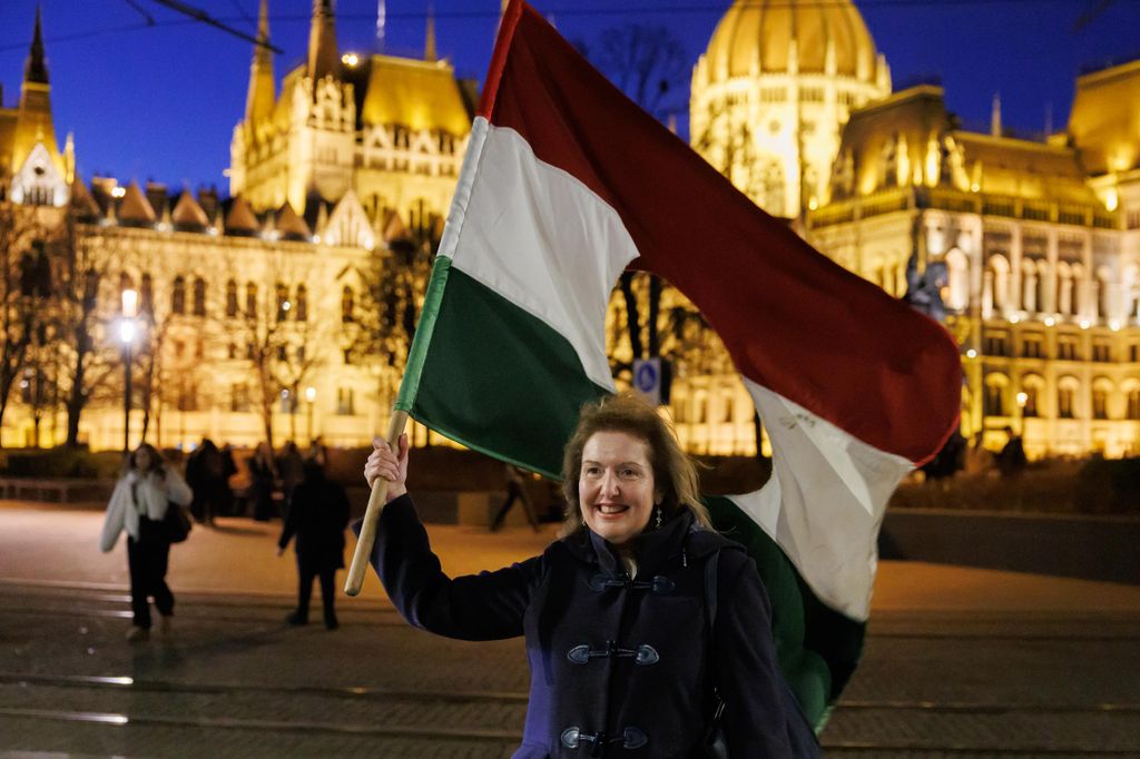 20260224 -- A Nemzeti Maximumért Alapítvány és a PestiSrácok-csapatának emlékműsora a kommunizmus áldozatai emléknapjának előestéjén, a Vértanúk terén. // fotó: Hatlaczki Balázs