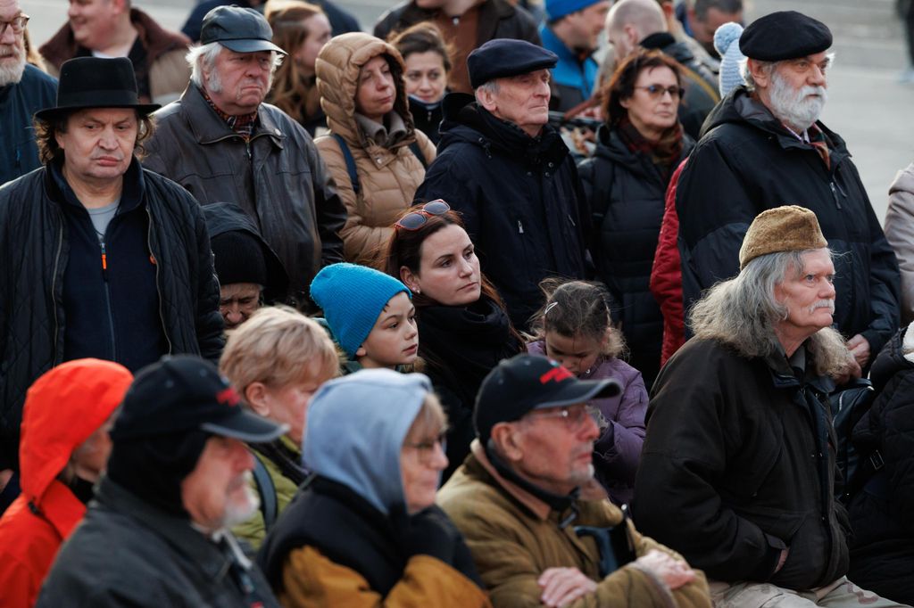 20260224 -- A Nemzeti Maximumért Alapítvány és a PestiSrácok-csapatának emlékműsora a kommunizmus áldozatai emléknapjának előestéjén, a Vértanúk terén. // fotó: Hatlaczki Balázs