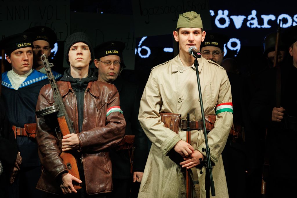 20260224 -- A Nemzeti Maximumért Alapítvány és a PestiSrácok-csapatának emlékműsora a kommunizmus áldozatai emléknapjának előestéjén, a Vértanúk terén. hagyományőrzők // fotó: Hatlaczki Balázs