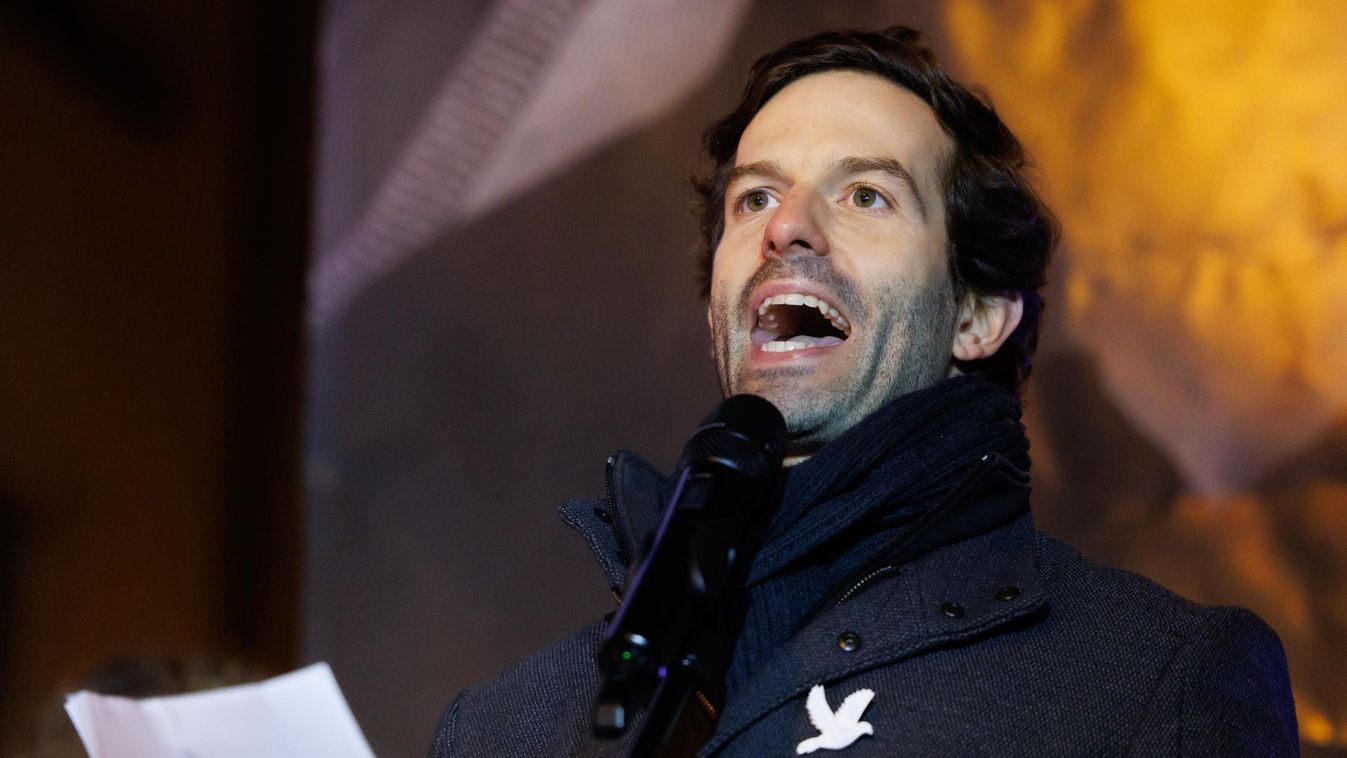 Fekete-Győr András megpróbálja boldoggá tenni Zelenszkijt