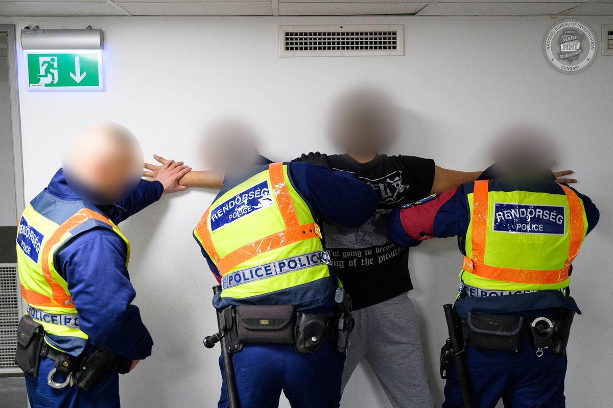 ELFOGTÁK B. Renátót