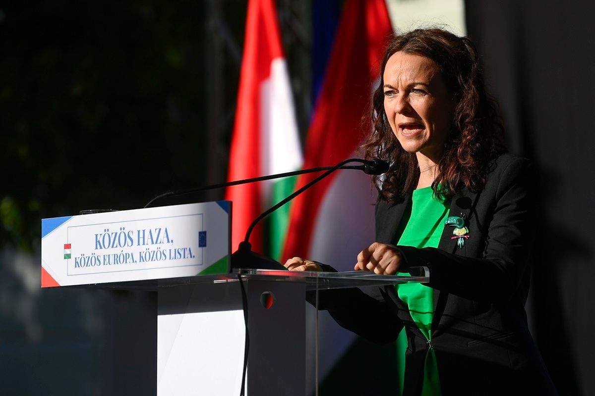 Párbeszéd SZABÓ Tímea