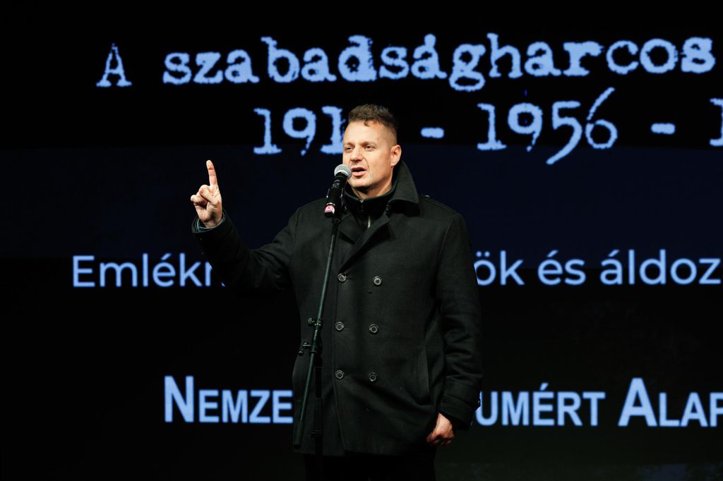 20260224 -- A Nemzeti Maximumért Alapítvány és a PestiSrácok-csapatának emlékműsora a kommunizmus áldozatai emléknapjának előestéjén, a Vértanúk terén. Tóth Máté // fotó: Hatlaczki Balázs