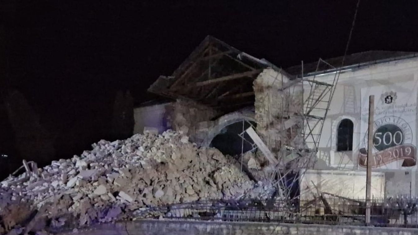 Összedőlt Szilágycsehi félezer éves templomtornya