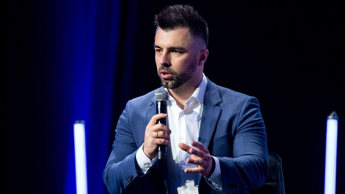 Kikérték Kulja András mentelmi jogát az Európai Parlamenttől