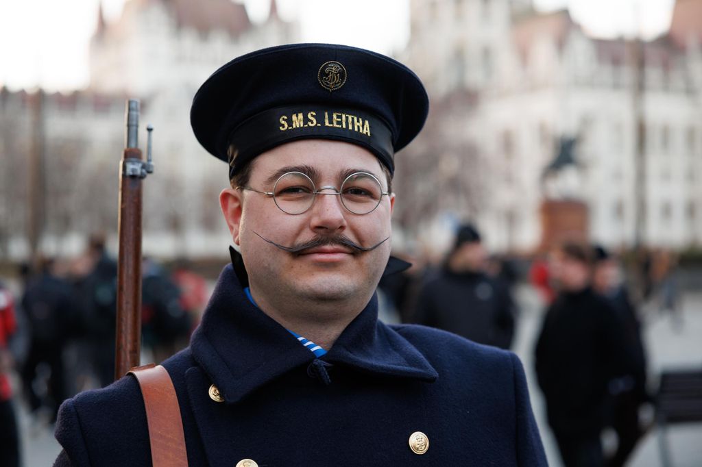 20260224 -- A Nemzeti Maximumért Alapítvány és a PestiSrácok-csapatának emlékműsora a kommunizmus áldozatai emléknapjának előestéjén, a Vértanúk terén. // fotó: Hatlaczki Balázs